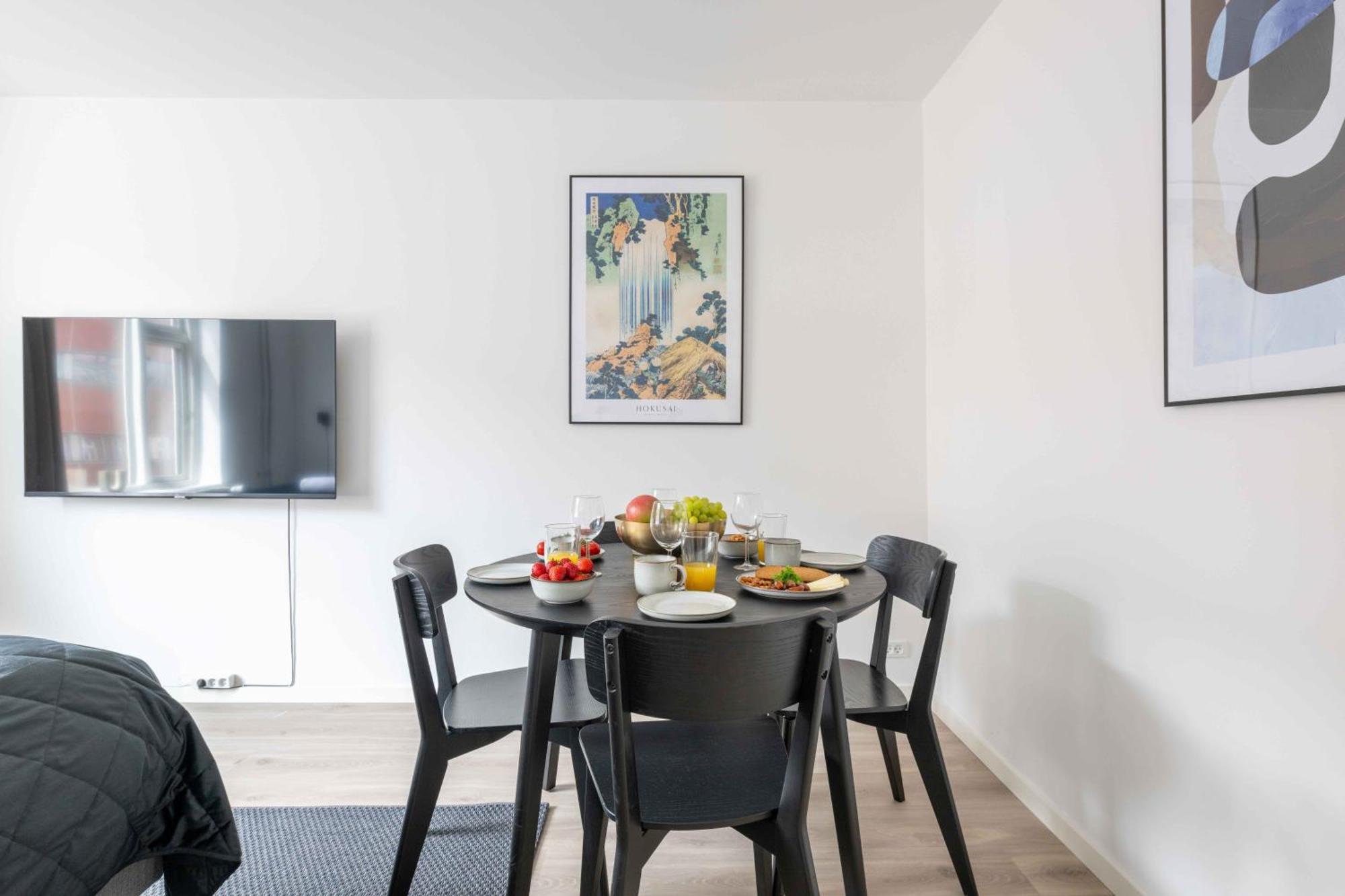 Lovely Flats In Vibrant Area Of Apartment *