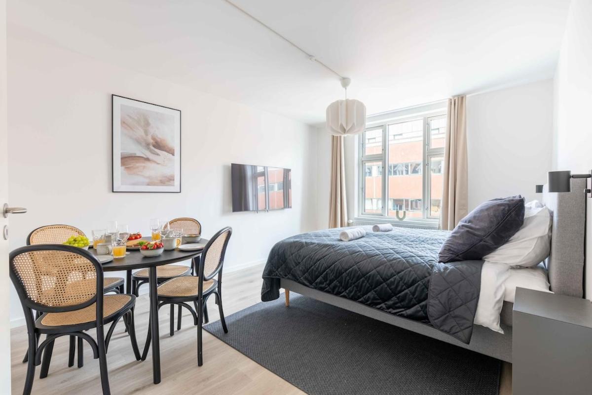 Lovely Flats In Vibrant Area Of Apartment *